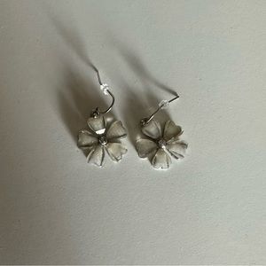 Dangling Flower Earrings